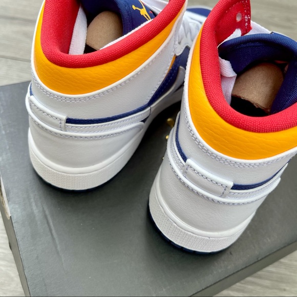 Air Jordan 1 mid New in Box - Picture 7 of 9